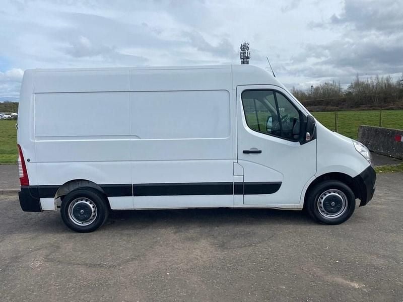 Used Vauxhall Movano 130 HP (95 kW) 2018 White MPV