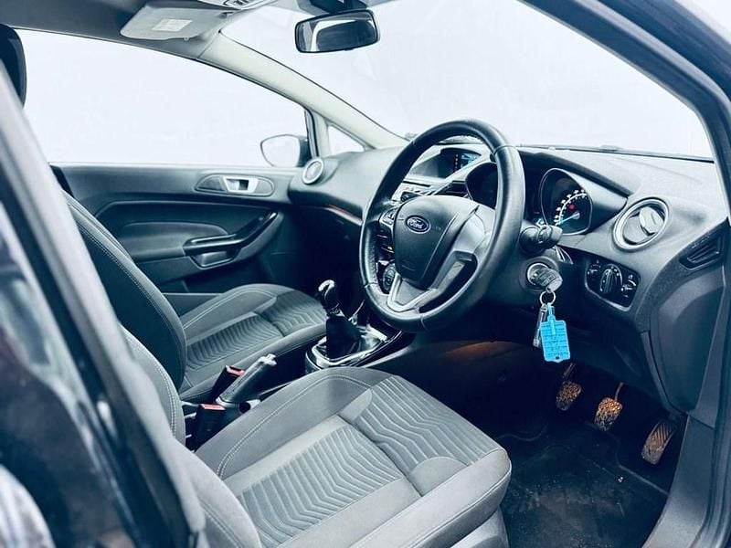 Used Ford Fiesta Zetec 82 HP (60 kW) 2015 Black Hatchback