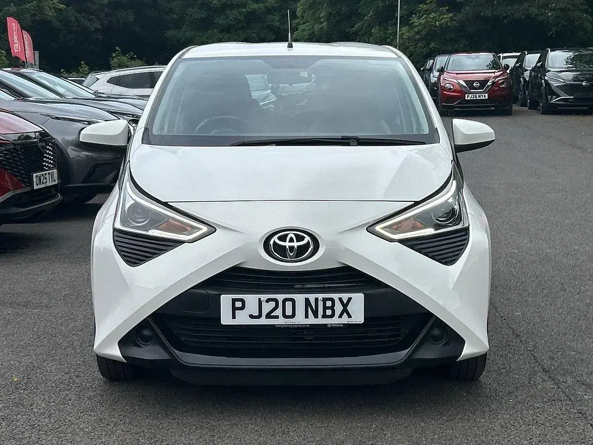 Used Toyota Aygo X-play 71 HP (52 kW) 2020 White Hatchback