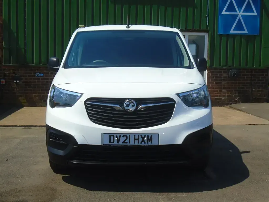 Used Vauxhall Combo 100 HP (73 kW) 2021 White MPV