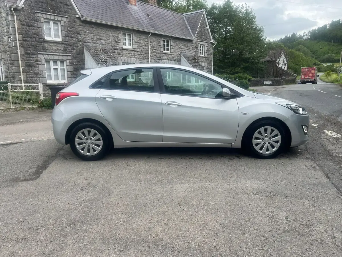 Used Hyundai i30 108 HP (79 kW) 2015 Silver Hatchback