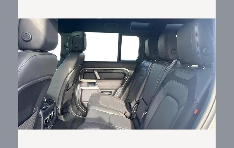 Used Land Rover Defender HSE Dynamic 300 HP (220 kW) 2024 Eiger grey SUV