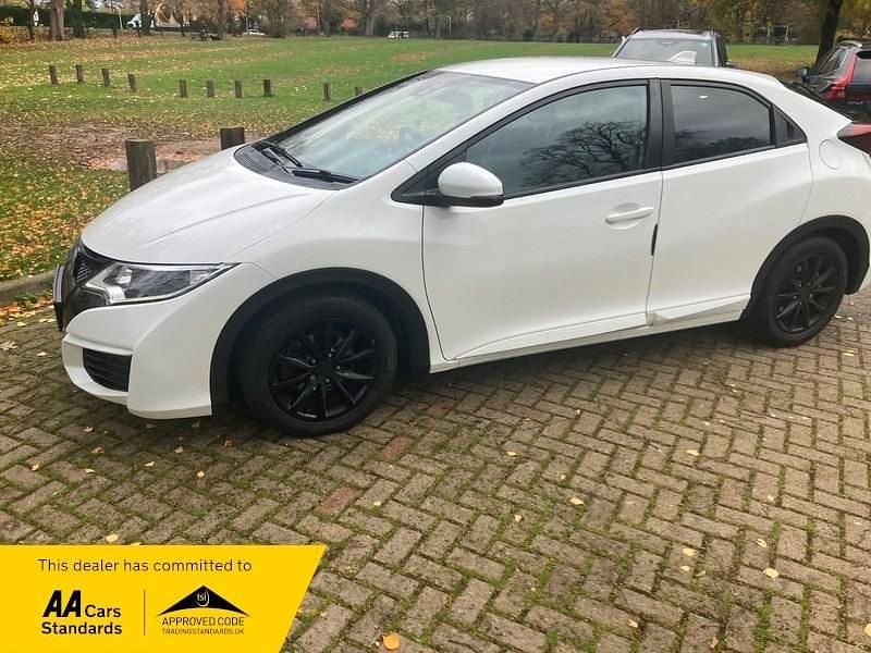 White Used 2015 Honda Civic S Hatchback | £3,795 (Good price) - Image 1/3