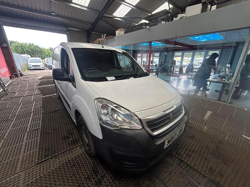White Used 2017 Peugeot Partner MPV | £3,495 (Good price) - Image 1/3