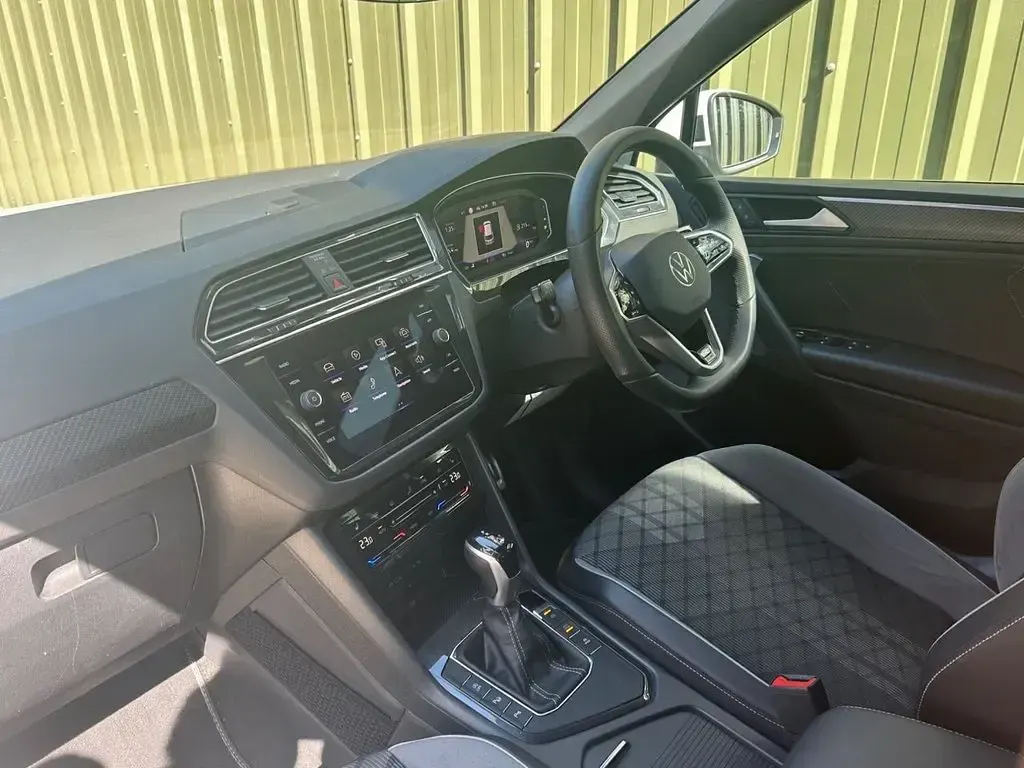 Używany VW Tiguan R-line 150 KM (110 kW) 2021 Biały SUV