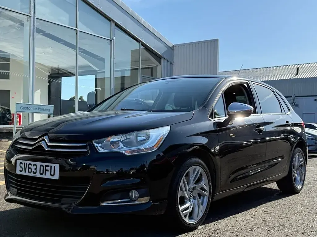 Używany Citroën C4 SELECTION 120 KM (88 kW) 2013 Czarny Hatchback