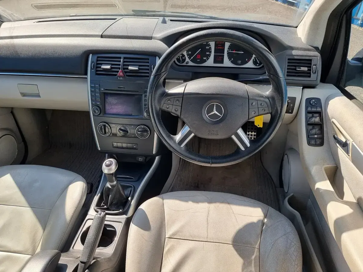 Used Mercedes B200 2010 Black MPV
