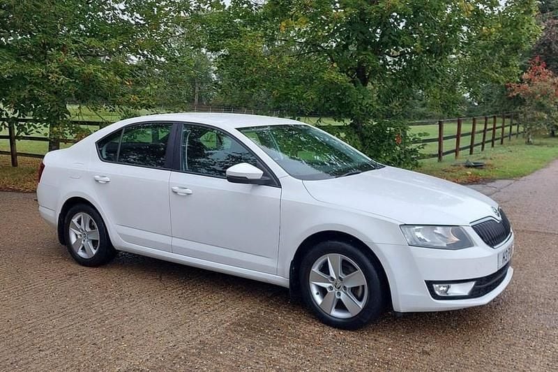White Used 2013 Skoda Octavia SE Hatchback | £7,995 (Expensive) - Image 1/1