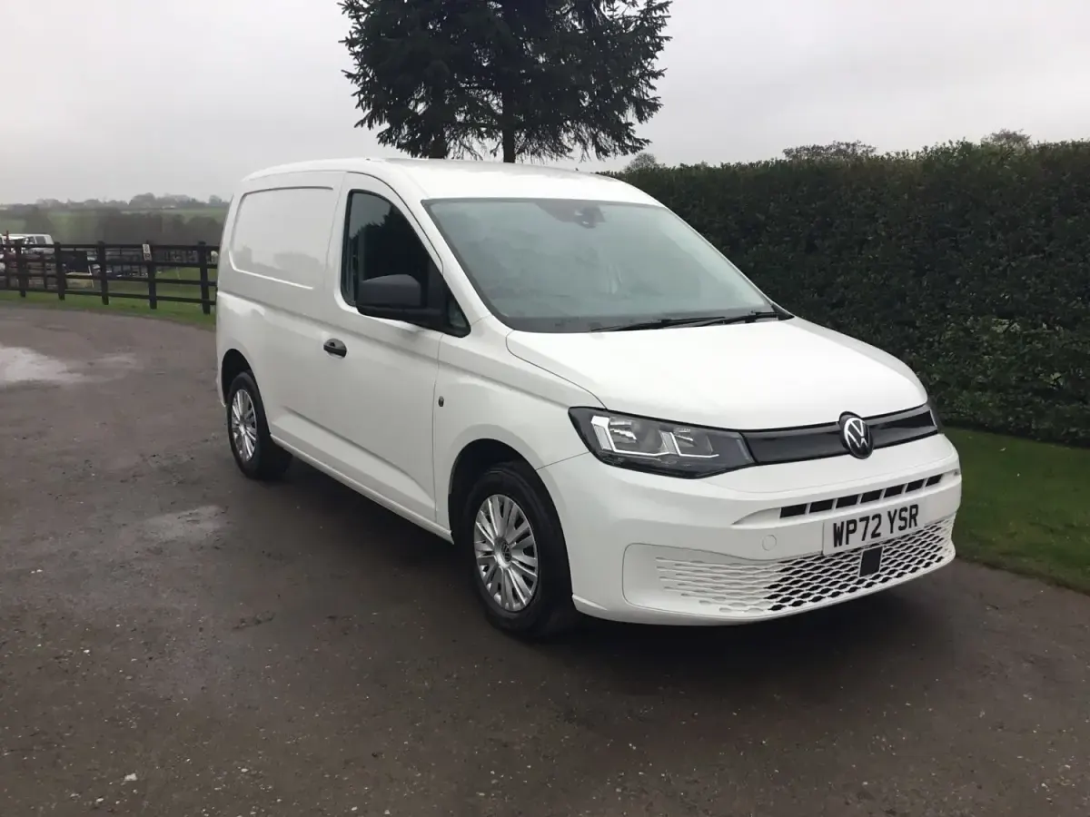 Usado VW Caddy 102 HP (75 kW) 2022 Branco Monovolume