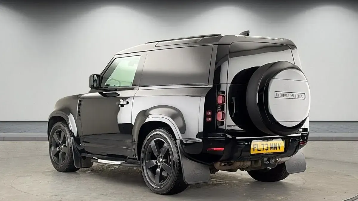 Usado Land Rover Defender HSE Dynamic 2023 Negro SUV