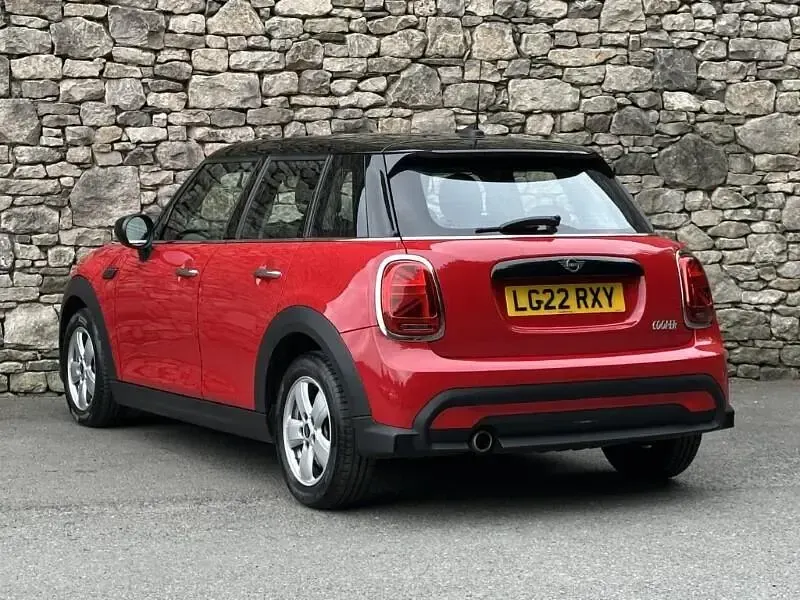 Used Mini Cooper Classic 134 HP (98 kW) 2022 Red Hatchback