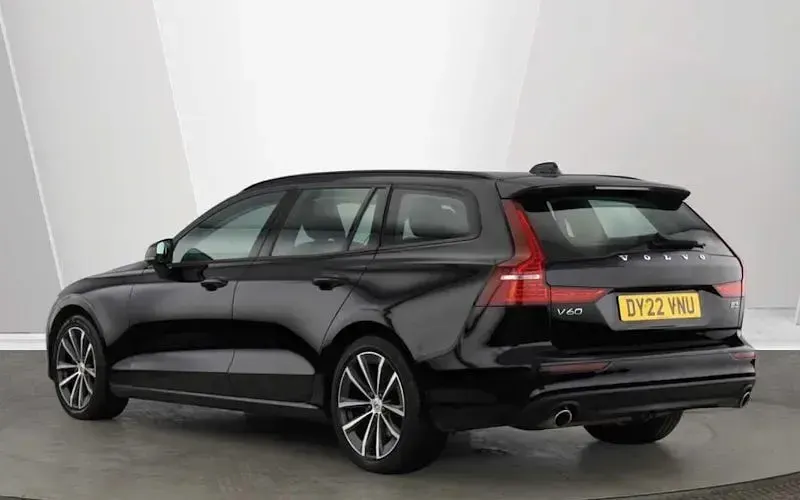 Used Volvo V60 Momentum 163 HP (119 kW) 2021 Black Estate