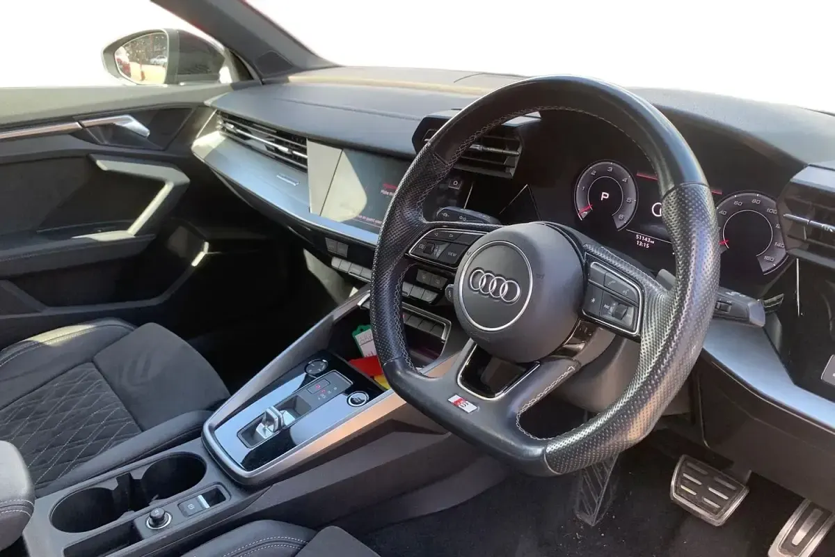 Usado Audi A3 Comfort 150 HP (110 kW) 2021 Preto Sedan