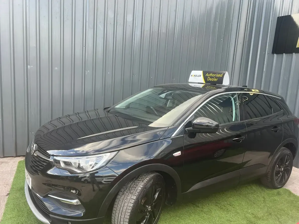 Used Vauxhall Grandland X SRi 130 HP (95 kW) 2021 Black SUV