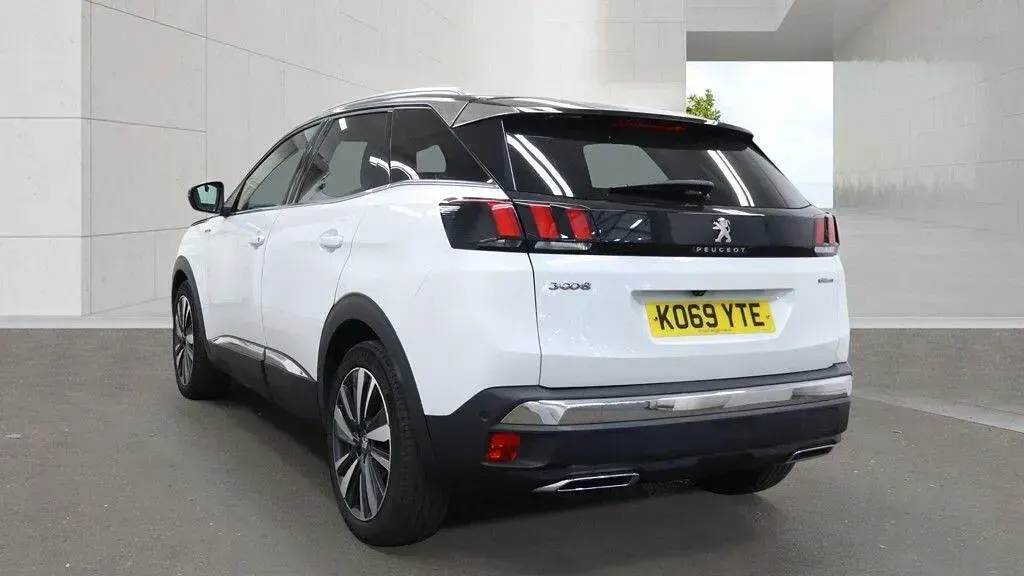 Used Peugeot 3008 Premium 130 HP (95 kW) 2020 White SUV