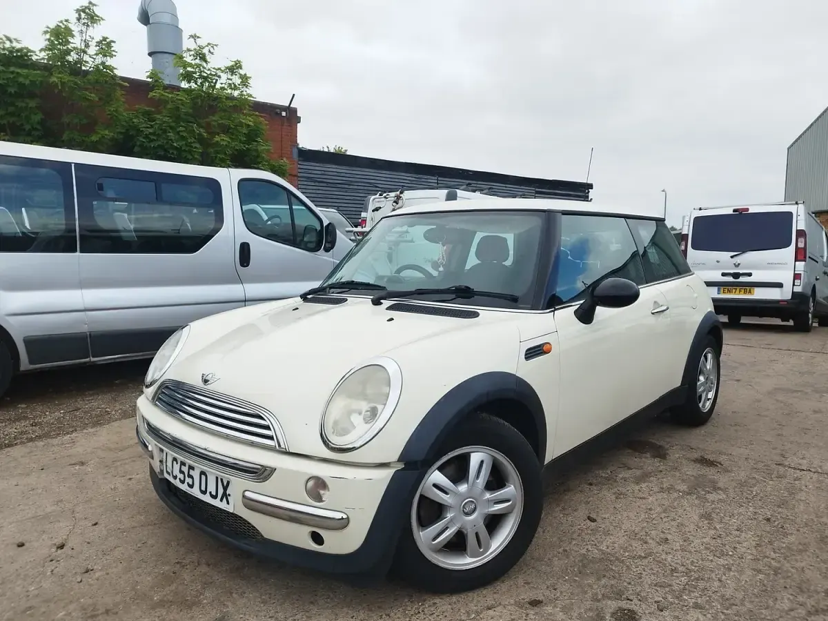 Used Mini ONE Hatch 90 HP (66 kW) 2005 White Hatchback