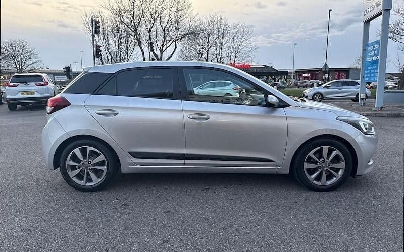Used Hyundai i20 Premium 120 HP (88 kW) 2016 Silver Hatchback