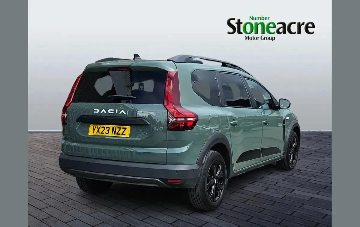 Used Dacia Jogger Extreme 110 HP (80 kW) 2023 Green MPV