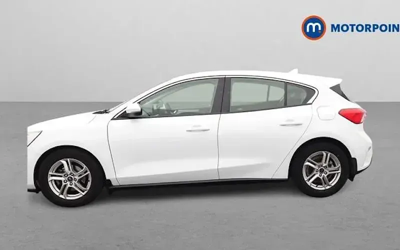 Used Ford Focus Zetec 125 HP (91 kW) 2019 White Hatchback