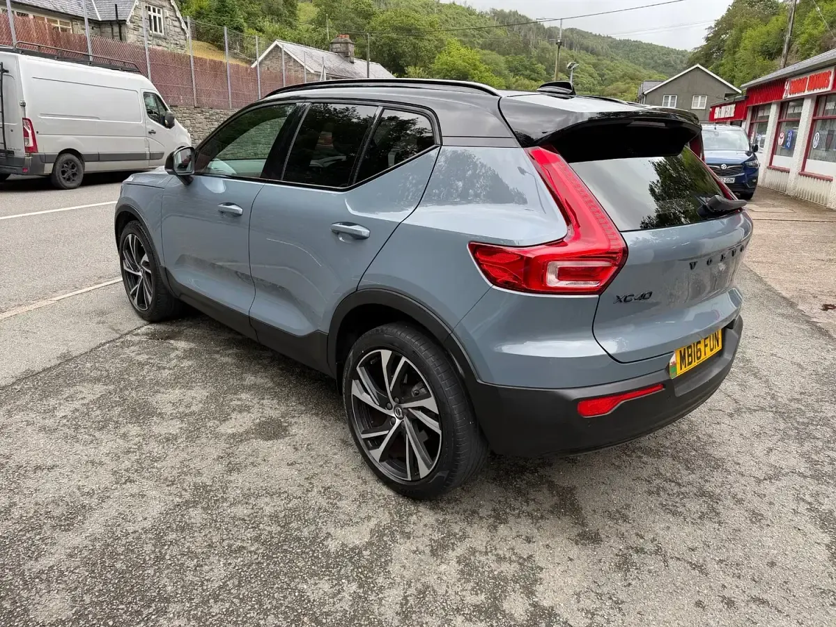 Used Volvo XC40 R-Design Pro 194 HP (142 kW) 2021 Grey SUV