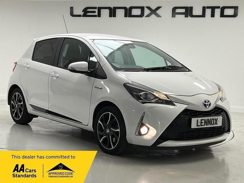 White Used 2018 Toyota Yaris Hybrid Design Hatchback | £10,990 (Fair price) - Image 1/4
