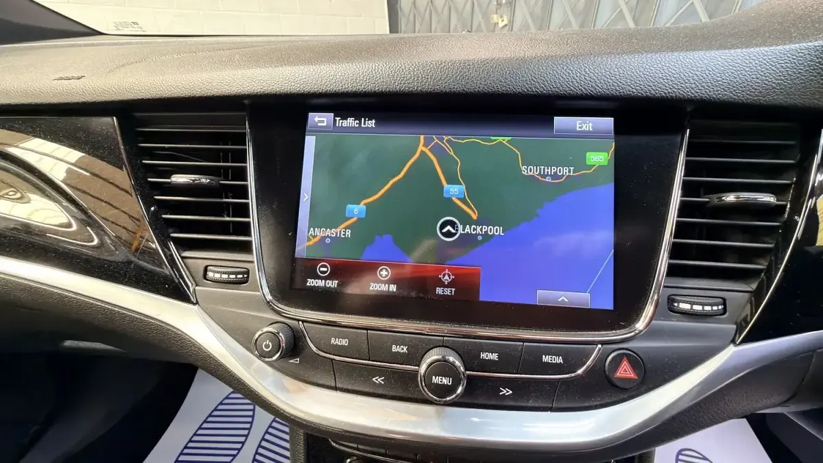 Used Vauxhall Astra SRi 150 HP (110 kW) 2016 Silver Hatchback