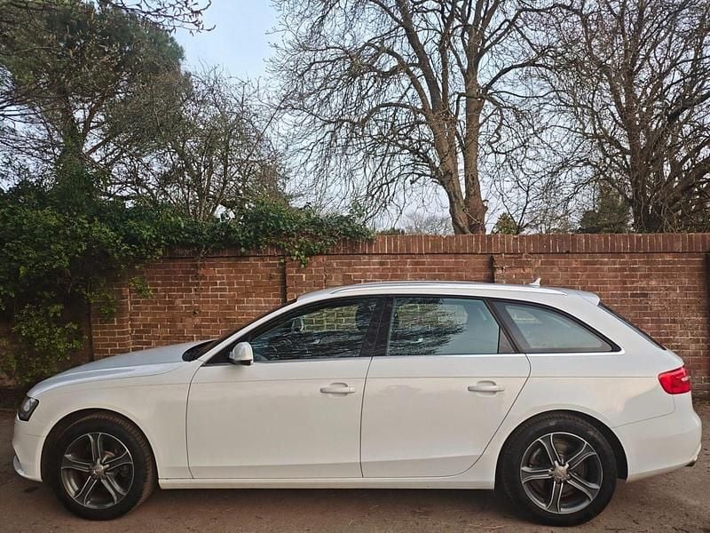 Used Audi A4 Advanced 2015 White Estate