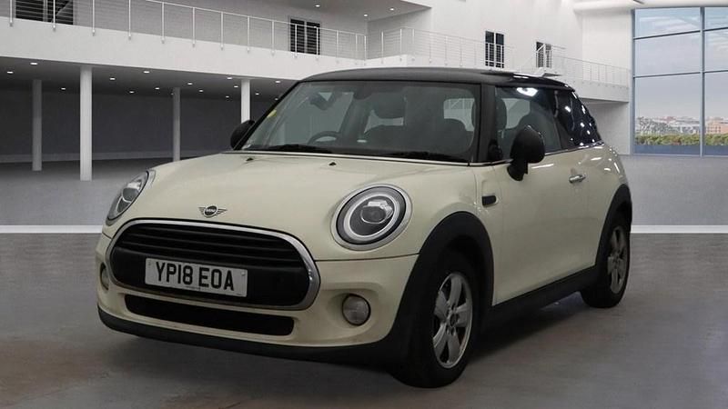 Used Mini Cooper D Hatch 2018 White Hatchback
