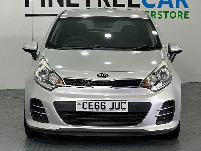Used Kia Rio 107 HP (78 kW) 2016 Silver Hatchback