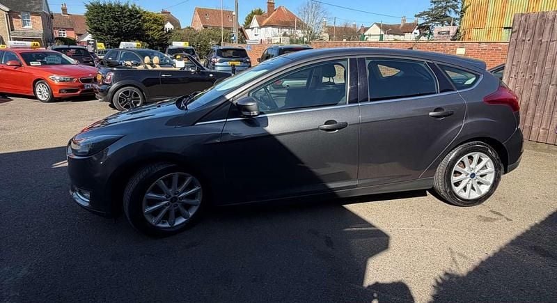 Used Ford Focus Titanium 125 HP (91 kW) 2015 Grey Hatchback