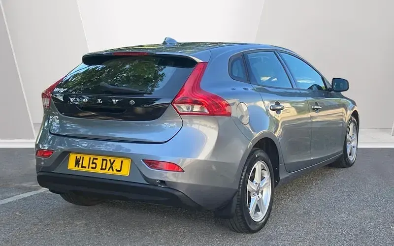 Used Volvo V40 122 HP (89 kW) 2015 Hatchback