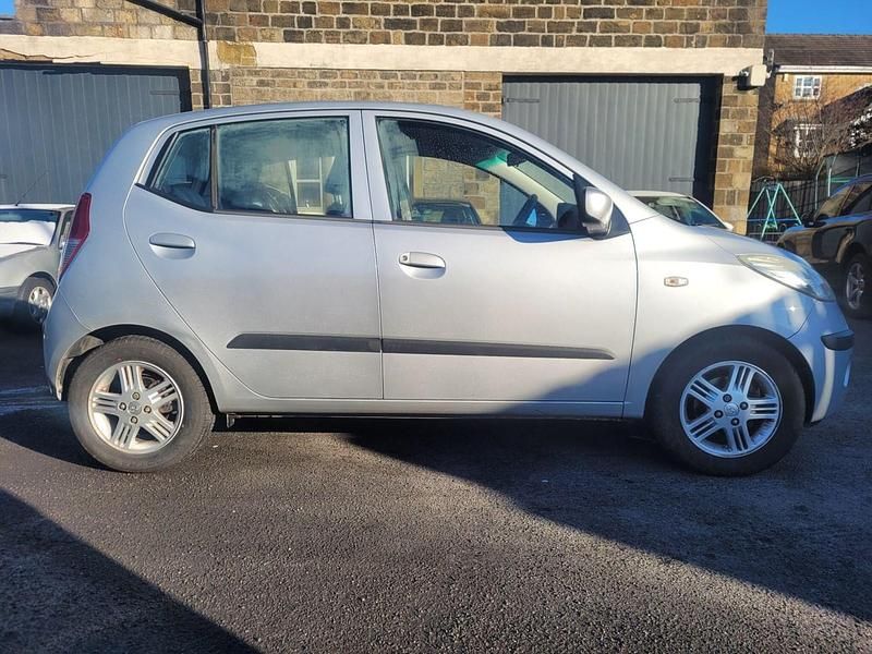Used Hyundai i10 Comfort 78 HP (57 kW) 2010 Silver Hatchback