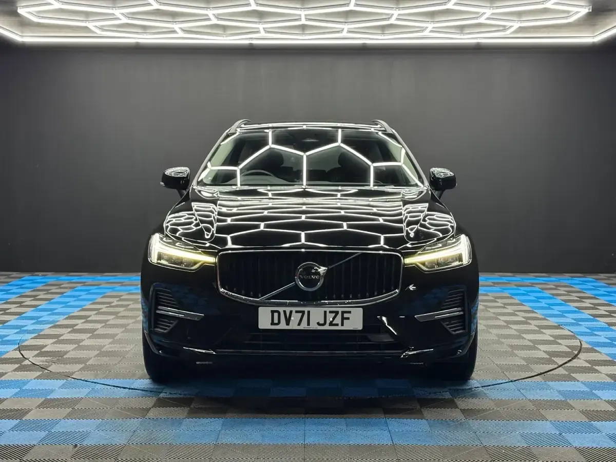 Used Volvo XC60 Momentum 2021 Black SUV