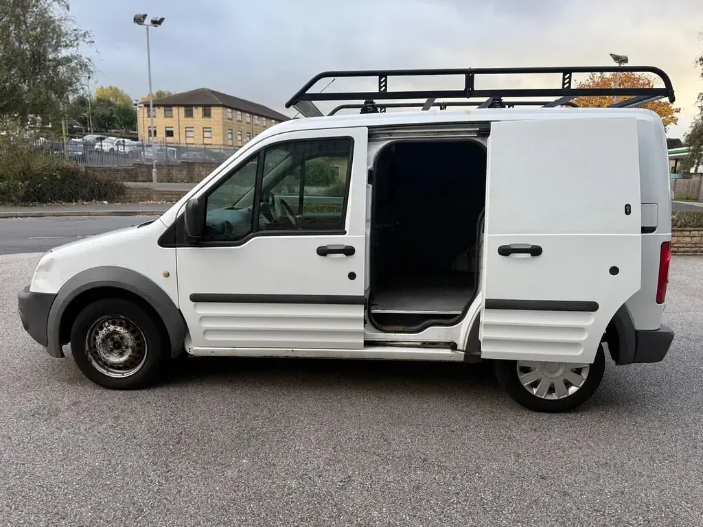 Used Ford Transit Connect 75 HP (55 kW) 2011 White MPV