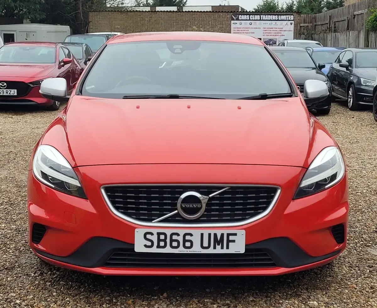 Usado Volvo V40 R-Design 2016 Rojo Utilitario