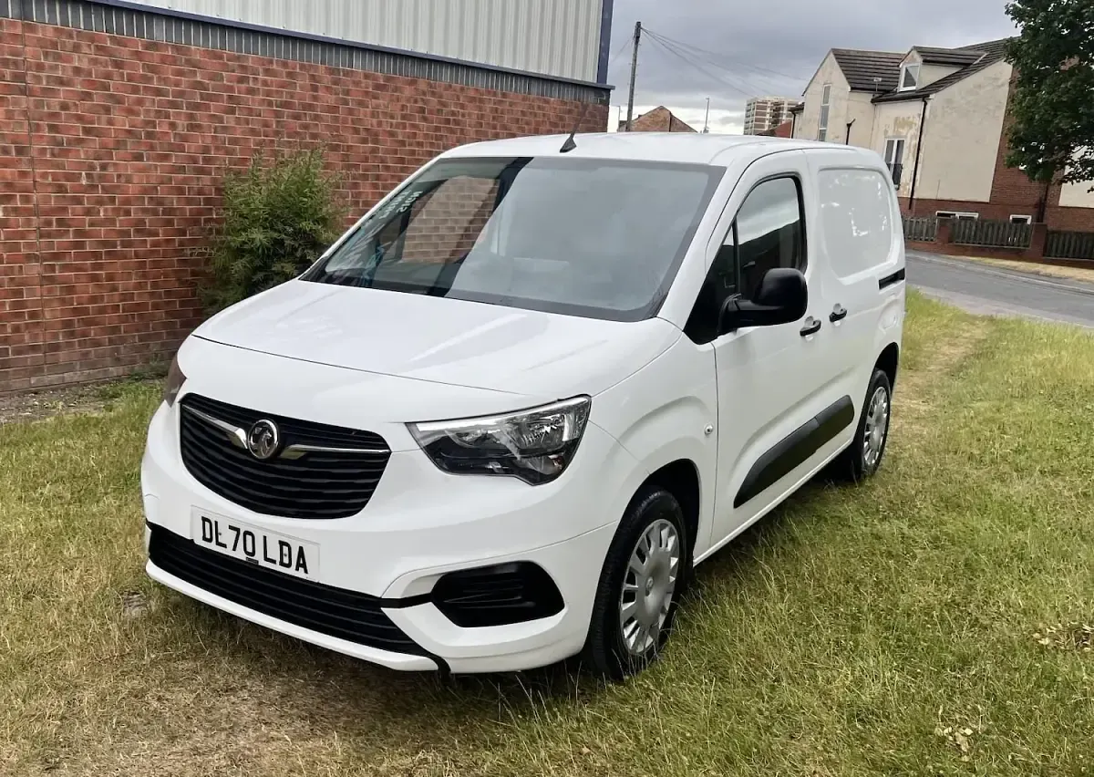 Used Vauxhall Combo Sportive 100 HP (73 kW) 2020 White MPV