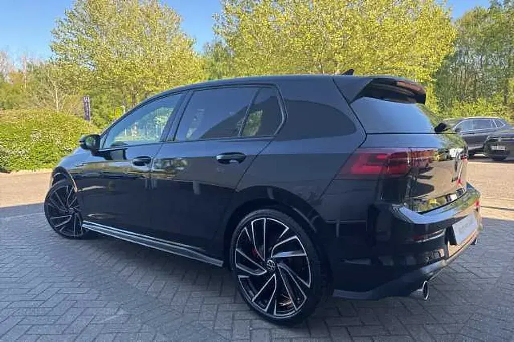 Second-hand VW Golf VIII 245 CP (180 kW) 2021