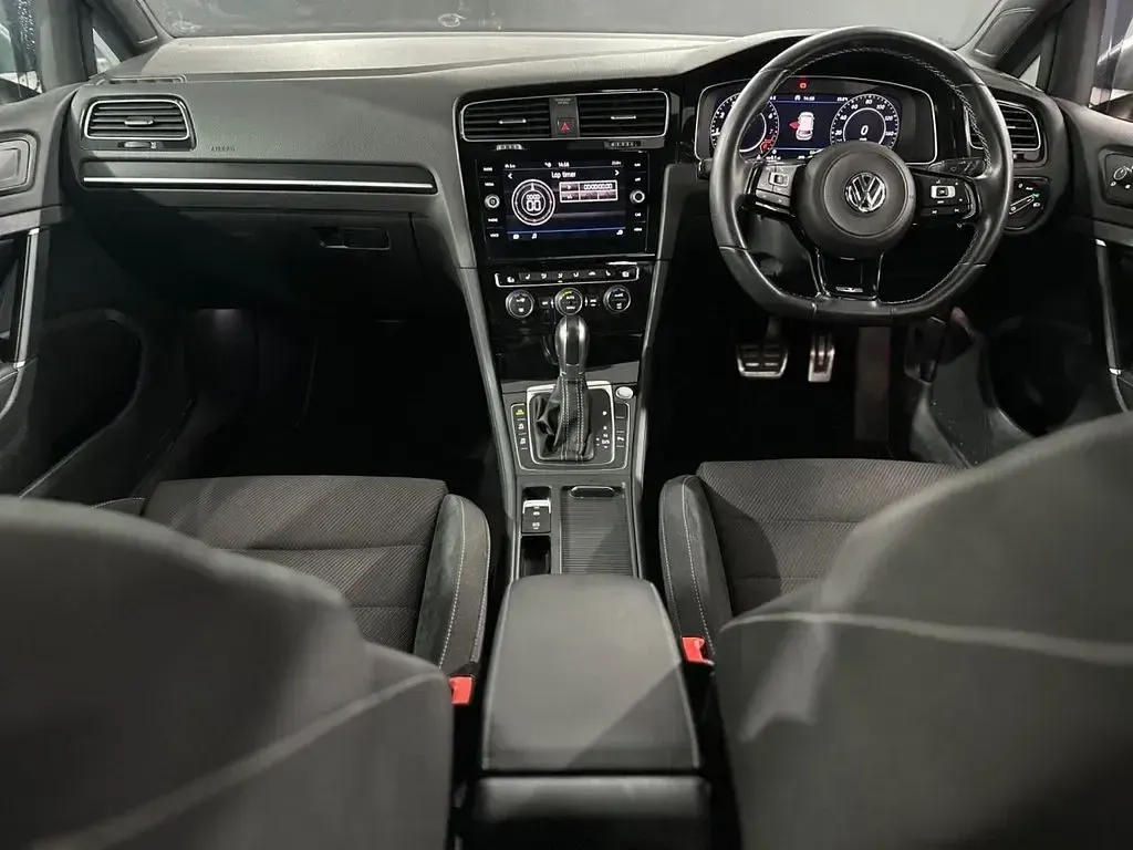 Used VW Golf VII R 300 HP (220 kW) 2019 White Hatchback