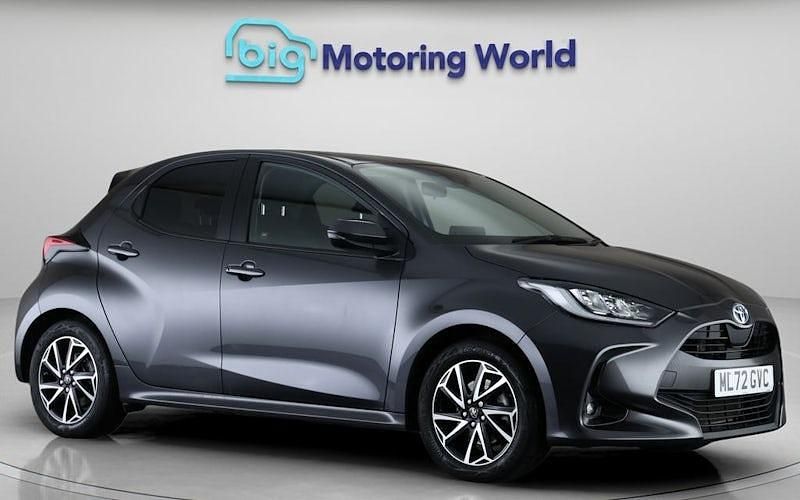 Used 2025 Toyota Yaris Hybrid Design Hatchback | £15,300 (Super price) - Image 1/4