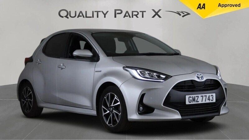 Silver Used 2021 Toyota Yaris Hybrid Design Hatchback | £13,879 (Good price) - Image 1/4