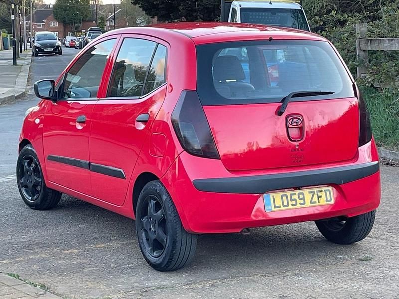 Used Hyundai i10 Classic 77 HP (56 kW) 2010 Red Hatchback