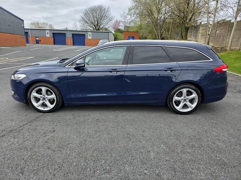 Usado Ford Mondeo Titanium 150 HP (110 kW) 2018 Azul Carrinha