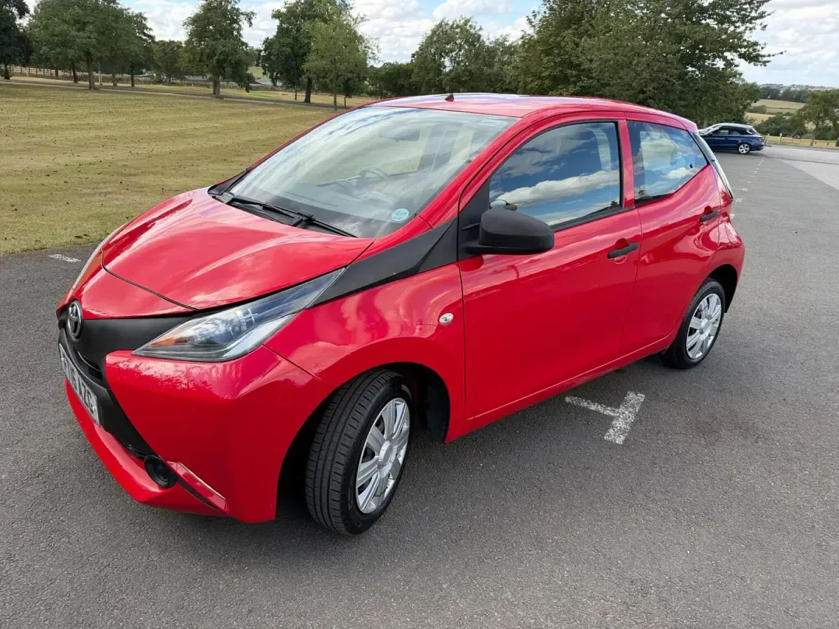 Used Toyota Aygo 69 HP (50 kW) 2016 Red Hatchback