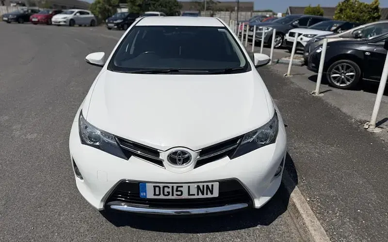 Used Toyota Auris 90 HP (66 kW) 2014 Hatchback