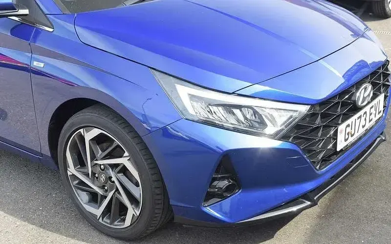 Used Hyundai i20 Premium 101 HP (74 kW) 2023 Blue Hatchback