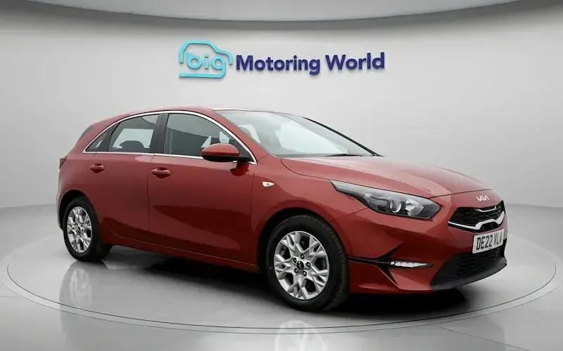 Używany Kia Ceed 120 KM (88 kW) 2021 Czerwony Hatchback