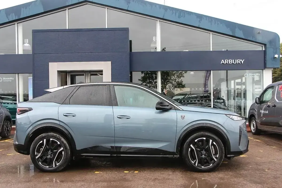 Used Peugeot e-3008 GT 156 kW (213 HP) 2025 Blue SUV