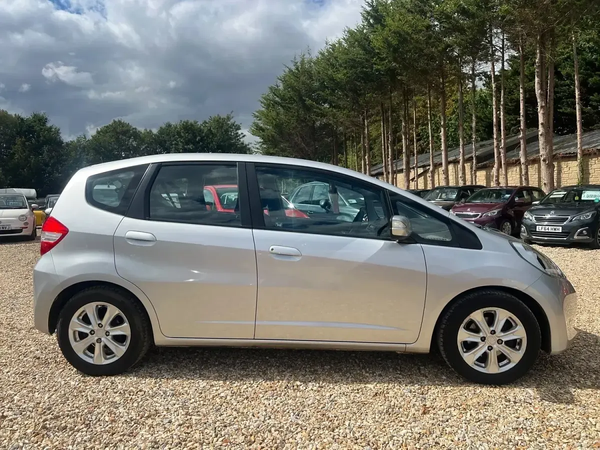Used Honda Jazz ES 98 HP (72 kW) 2011 Silver Hatchback