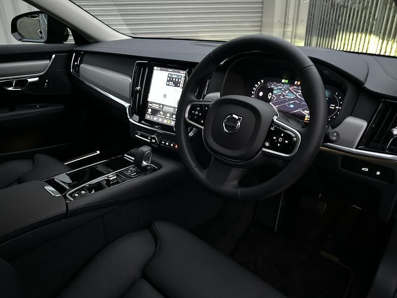New Volvo V90 Plus 2025 Black Estate