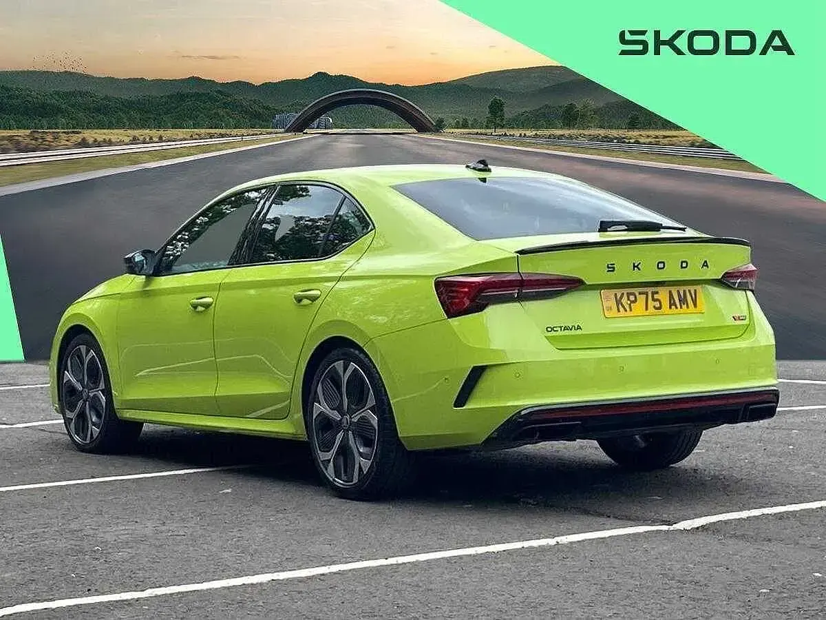 Used Skoda Octavia vRS 265 HP (194 kW) 2025 Green Hatchback